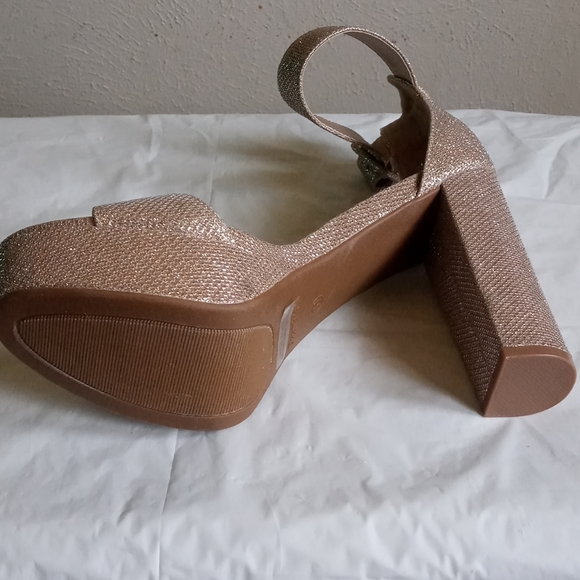 Dream Pairs sandals - Picture 6 of 8